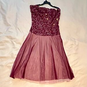 Elegant Burgundy Strapless Dress